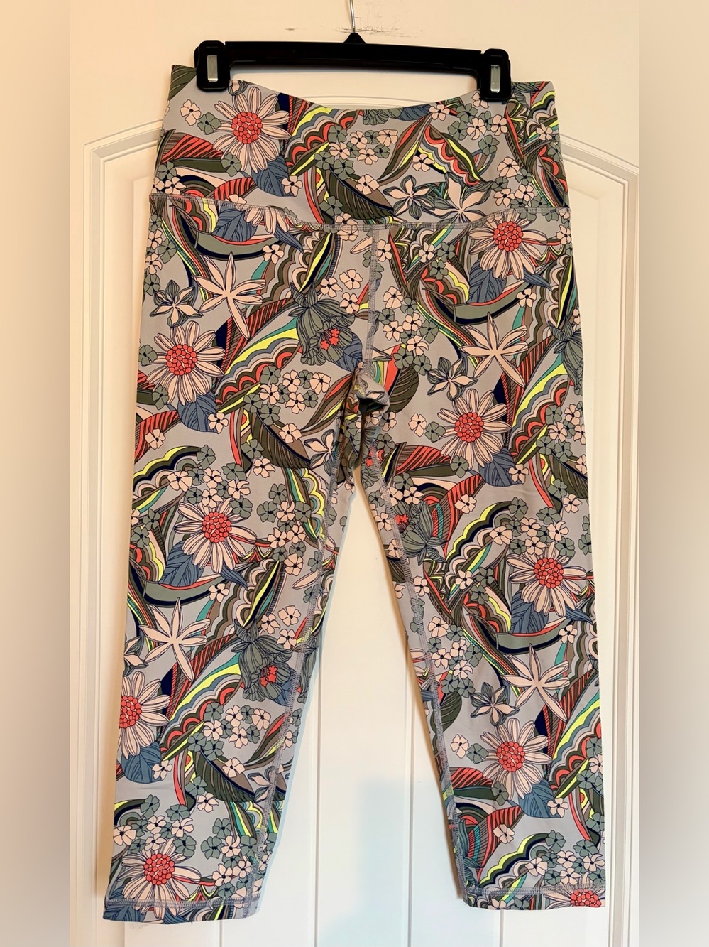Victoria's Secret Women’s Floral Wave Leggings in Multi-Color